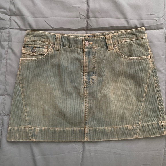 Size 6 American Eagle Vintage Distressed Jean Skirt - Picture 1 of 1